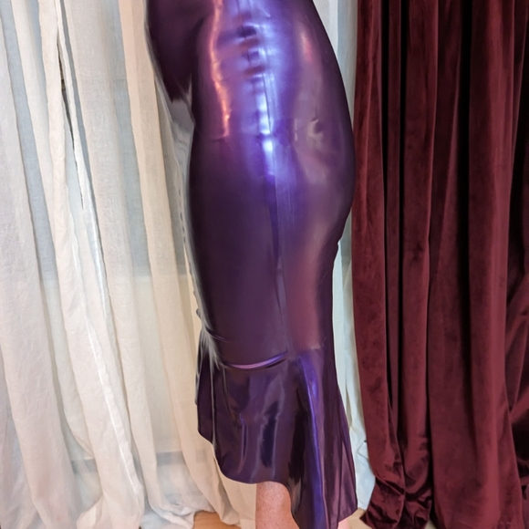 Latex Polymorphe Purple Orchid Skirt - Picture 8 of 12